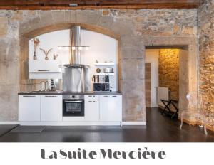 Kjøkken eller kjøkkenkrok på Le Carré Mercière , Appartements de Luxe au cœur de Lyon, Loft et Studio