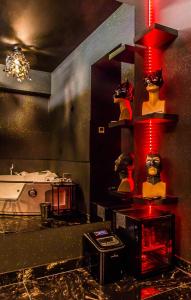 Imagine din galeria proprietății Romeo Nights - Love Rooms - Adults Only în București