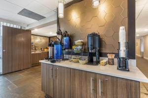 Tetera y cafetera en Best Western Laurel