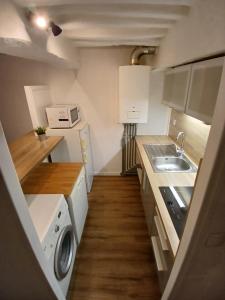 Dapur atau dapur kecil di Appartement F2 Rouen Gare - parking gratuit