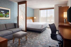 Posteľ alebo postele v izbe v ubytovaní Hyatt Place Fredericksburg at Mary Washington