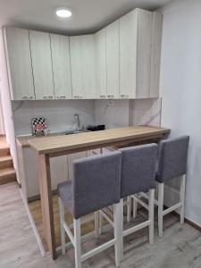 Dapur atau dapur kecil di Zed apartmani Leskovac