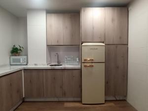 Apartamento nuevo céntrico con Aparcamiento privado Incluido廚房或簡易廚房