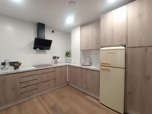 Apartamento nuevo céntrico con Aparcamiento privado Incluido廚房或簡易廚房