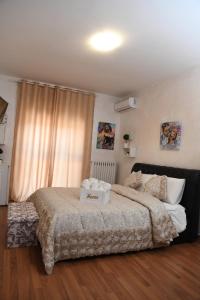 a bedroom with a large bed and a window at Casa Donna di Cuori in Fiumicino