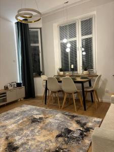 Χώρος καθιστικού στο Apartament POD WIEŻĄ 1