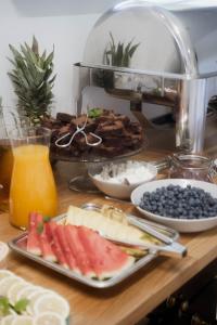 Comida no apartamento ou em algum lugar perto