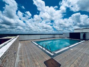 Piscina a Transit suites by Habitat o a prop