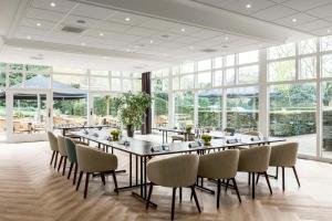 a dining room with a long table and chairs at NH Bussum Jan Tabak in Bussum