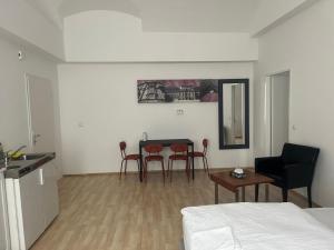 Кровать или кровати в номере Linz City Appartements 24H Check-In