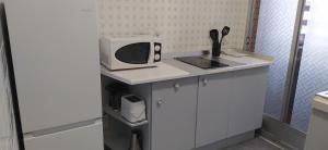 A kitchen or kitchenette at PISO VINTAGE EN Madrid