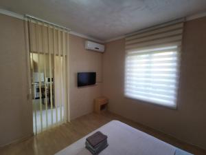 TV in/ali zabaviščno središče v nastanitvi Bar-Apartman 2