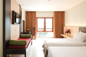 Tempat tidur dalam kamar di The Grand Hill Resort-Hotel