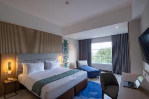 A bed or beds in a room at Oakwood Merdeka Bandung