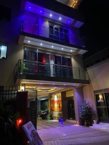 un edificio con un balcone con luci viola di Javelin Hotel , Kampala, Uganda a Kampala