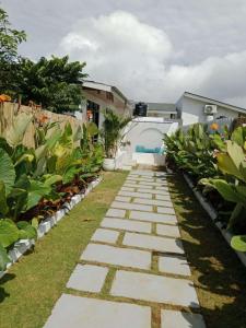 A piscina localizada em Yuli Homestay ou nos arredores