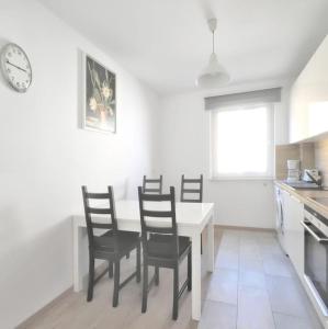 A kitchen or kitchenette at Exclusive Apartment in prime location of Darmstadt