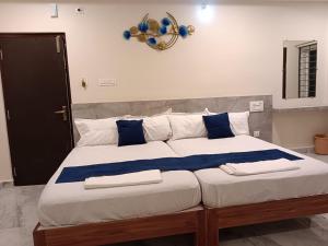 Cama ou camas em um quarto em Sri Ganesh Residency