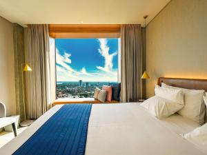 Giường trong phòng chung tại Novotel Santa Cruz De La Sierra