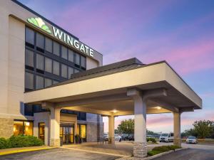 圣安Wingate by Wyndham St Louis Airport的 ⁇ 染一个温室办公楼