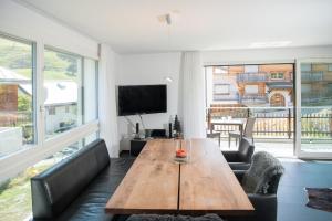 Ski in-Ski out Apartment Heimberg-Parpan-Lenzerheide TV 또는 엔터테인먼트 센터