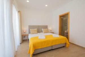 Cama ou camas em um quarto em Villa Harbour Rooms & Apartments