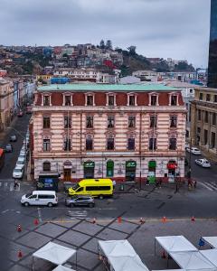 Pemandangan umum bagi Valparaíso atau pemandangan bandar yang diambil dari hotel