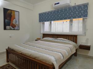 Cama ou camas em um quarto em Onyx3, Best 3BHK Luxury Home Stay Thrissur - 7Elysee Homes