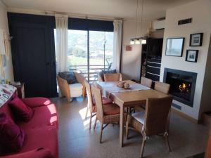 Appartement à S'Agaro, 1er étage, 3 chambres vue vallée, balcon 주방 또는 간이 주방