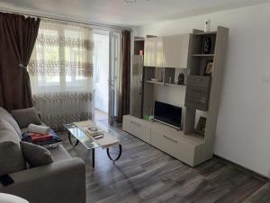 Η κουζίνα ή μικρή κουζίνα στο Apartament 4 camere Orsova