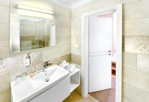 Hotel Park tesisinde bir banyo