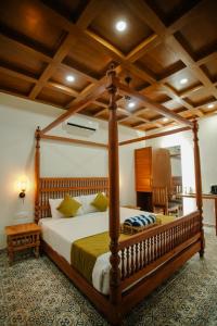 Cama ou camas em um quarto em Alleppey Haven Beach Villa