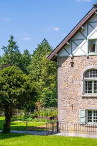 Un jardín fuera de Auberge du chateau de Leignon