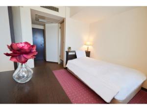 Gulta vai gultas numurā naktsmītnē Hotel Crystal Palace - Vacation STAY 61200v