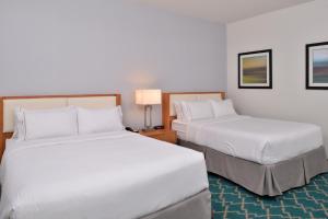 Krevet ili kreveti u jedinici u objektu Holiday Inn Express and Suites West Ocean City, an IHG Hotel