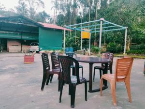 a table and chairs sitting in a parking lot at Rock peak view homestay in Avathi