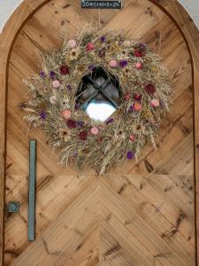 a wreath on top of a wooden door at Sportony Mountain Lodges in La Villa