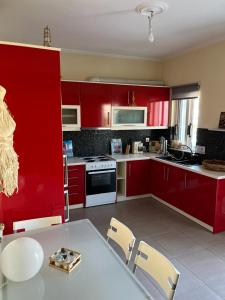 Dapur atau dapur kecil di Beautiful and comfortable apartment by the sea