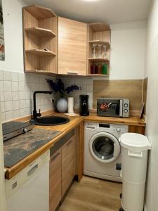 Una cocina o kitchenette en Sweet Home Inside Pirna one