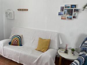 Seating area sa CASA DEL PEZ Vivienda a pie de calle en Agua Amarga a 250 metros de la playa