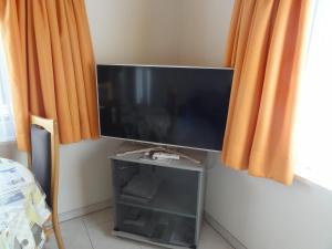 Televizorius ir (arba) pramogų centras apgyvendinimo įstaigoje Apartment Beck