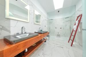 A bathroom at Casa Serena 10 Boutique- Adults Only-Breakfast Included