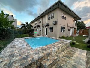 A piscina localizada em Cozy one Bedroom Apartment Garden side ou nos arredores