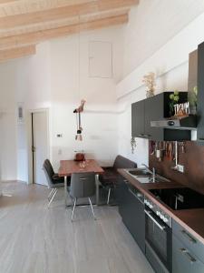 Una cocina o kitchenette en Auszeit Erfurt - stilvoller Bungalow mit Parkplatz - zentrumsnah