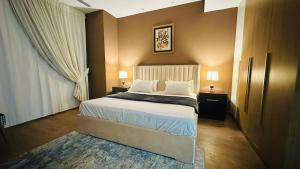 A bed or beds in a room at Gold Crest Signature Luxury Apartments DHA Lahore