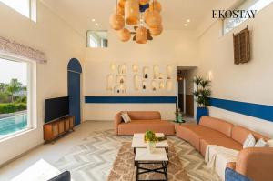 EKOSTAY Luxe - Hercules Villa पर बैठने की जगह