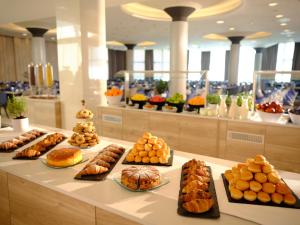 Makanan di atau berdekatan hotel