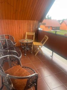 A balcony or terrace at Tawerna Portowa