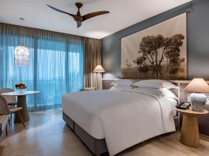 Tempat tidur dalam kamar di Sofitel Barú Calablanca