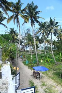 Vườn quanh Shoreline Marari Beach Villa At Golden Beach Mararikulam